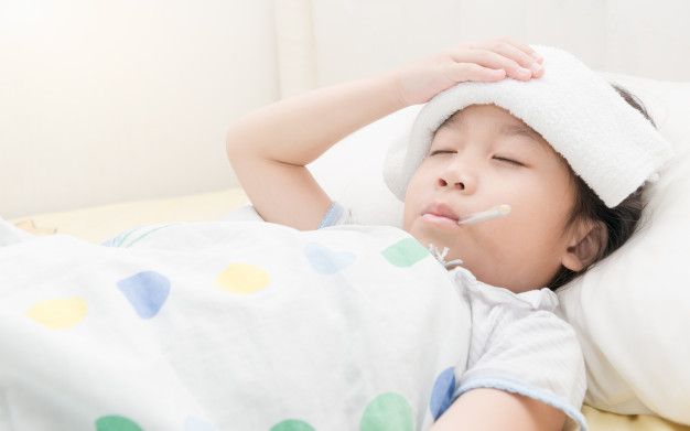 Trẻ mắc viêm VA có sốt không?
